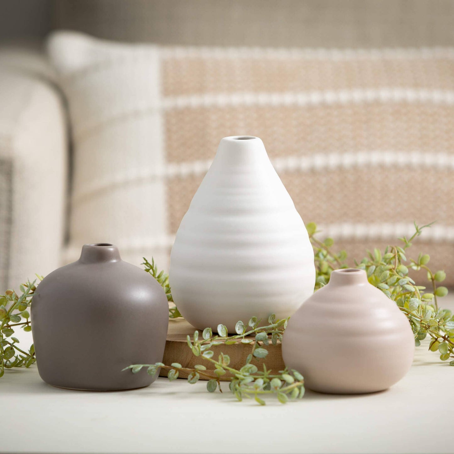 NEUTRAL COMPACT VASE