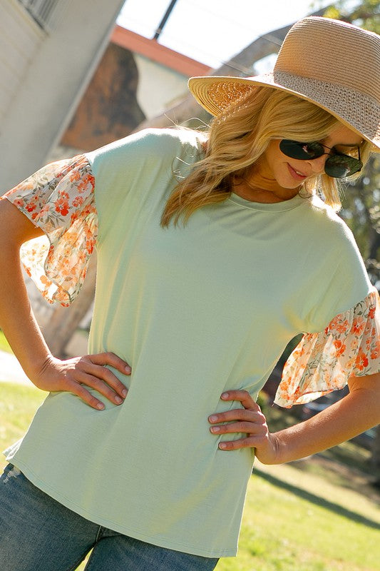 PLUS SOLID DIZZY FLORAL MIXED TOP
