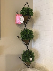 3 triangle planter